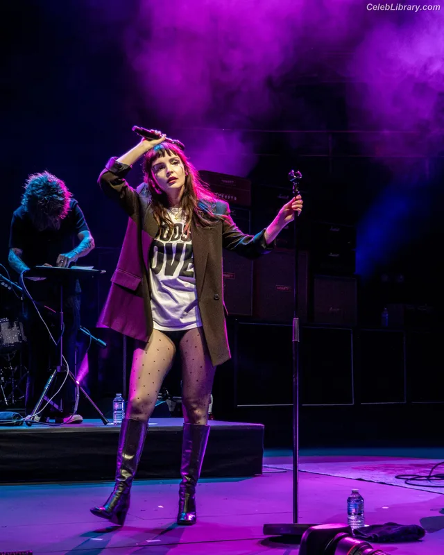 Lauren Mayberry photo 21 of 1227