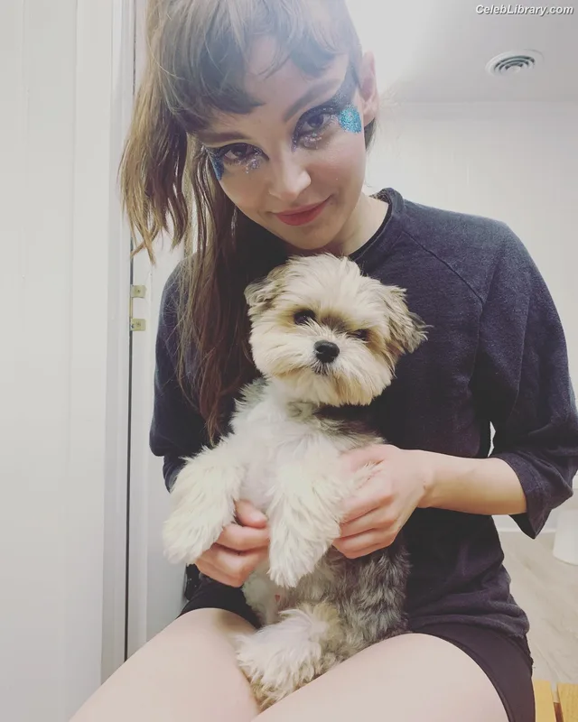Lauren Mayberry photo 3 of 1227