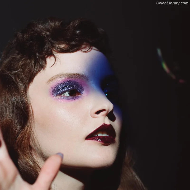 Lauren Mayberry photo 4 of 1227