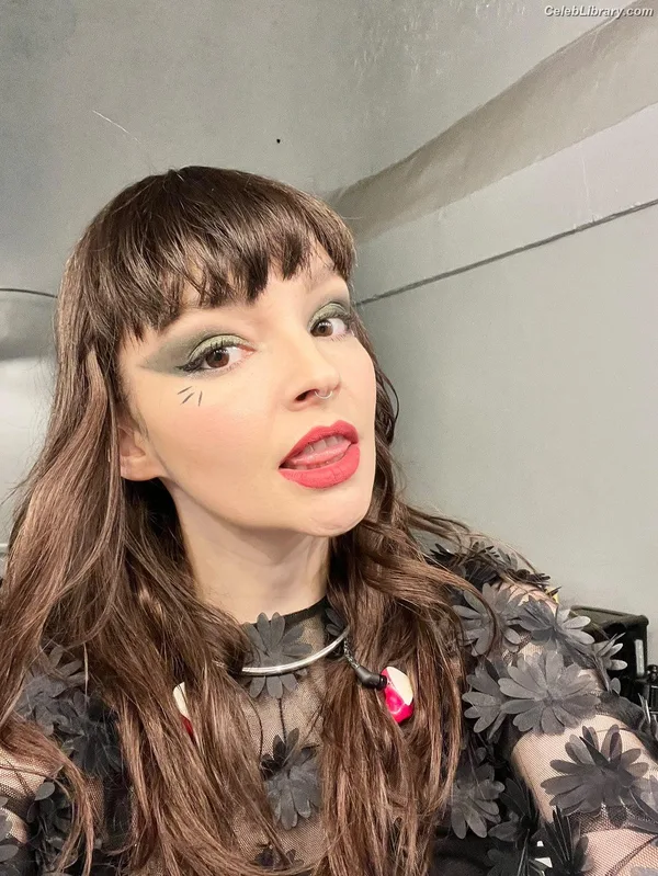 Lauren Mayberry photo 13 of 1227