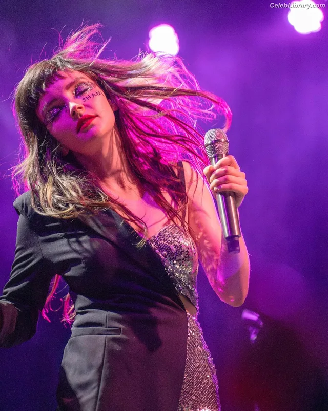 Lauren Mayberry photo 14 of 1227