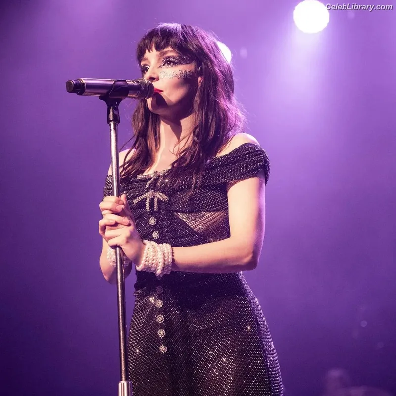 Lauren Mayberry photo 16 of 1227