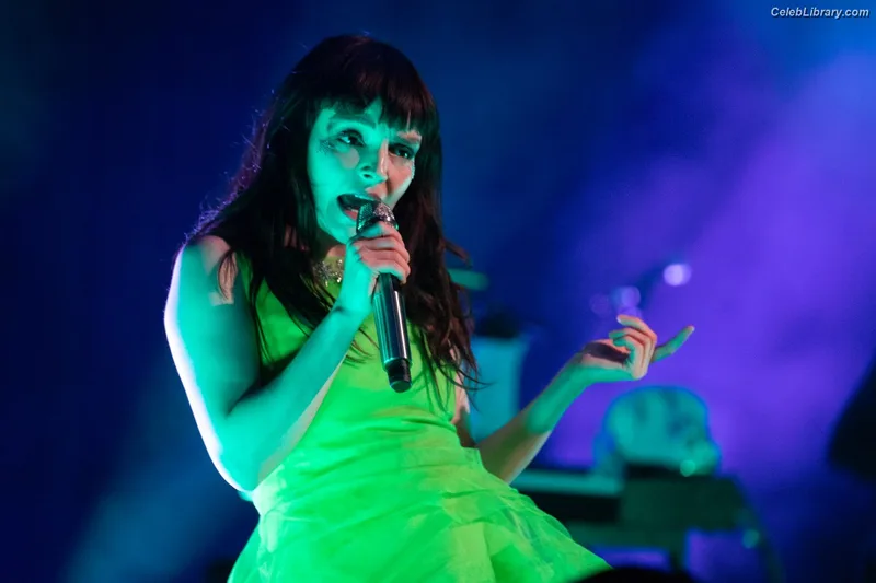 Lauren Mayberry photo 17 of 1227