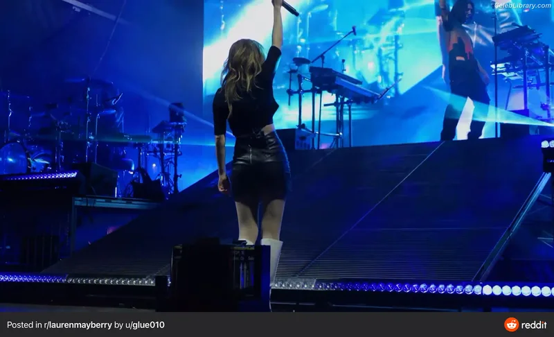 Lauren Mayberry photo 18 of 1227