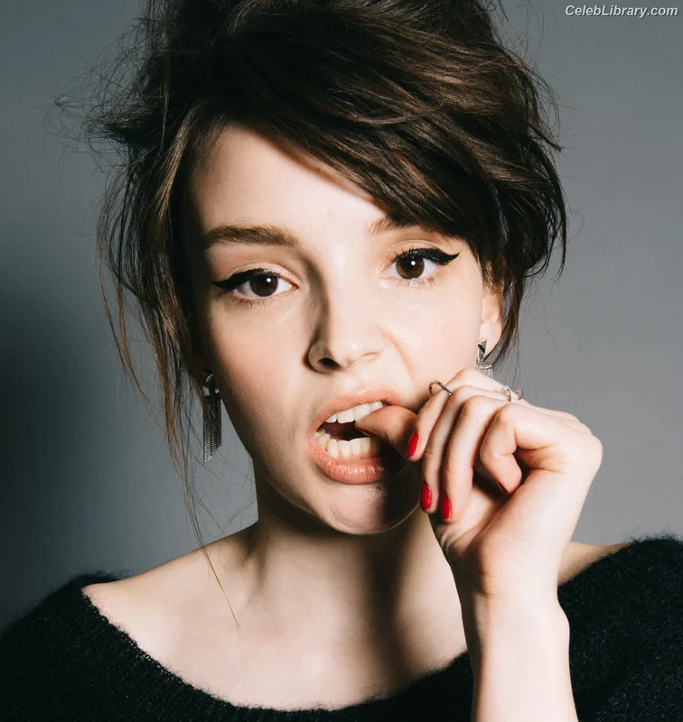 Lauren Mayberry photo 21 of 1227