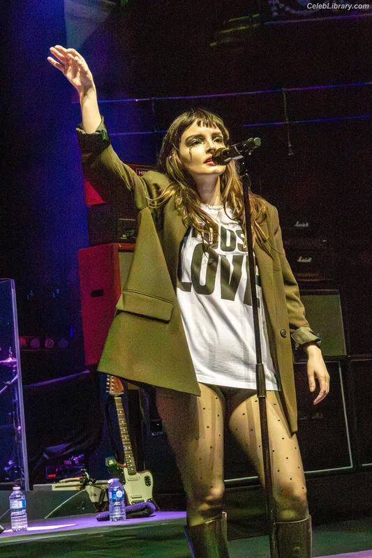 Lauren Mayberry photo 23 of 1227