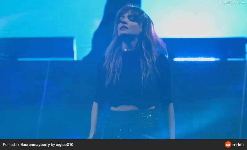 Lauren Mayberry photo 1 of 1227