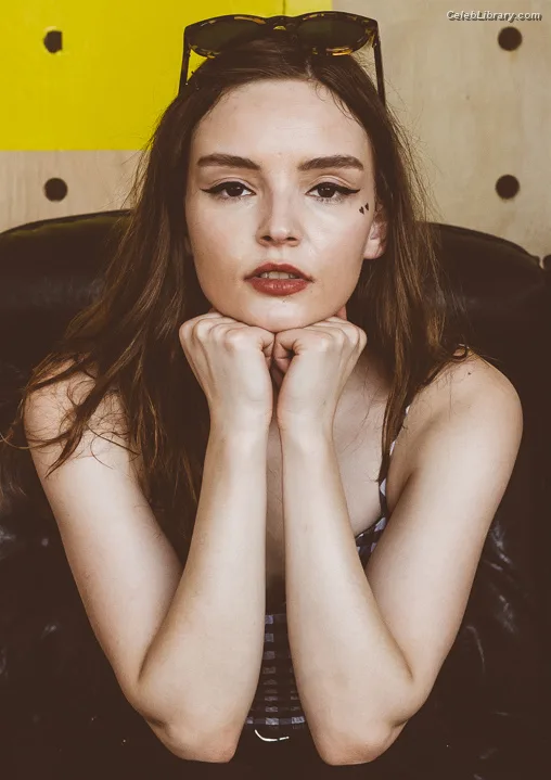Lauren Mayberry photo 8 of 1227