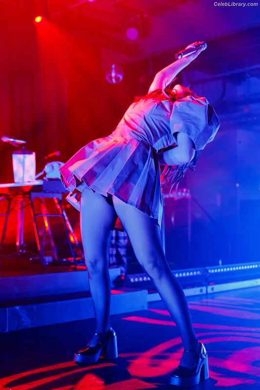 Lauren Mayberry photo 10 of 1227