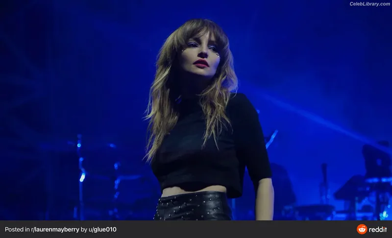 Lauren Mayberry photo 12 of 1227