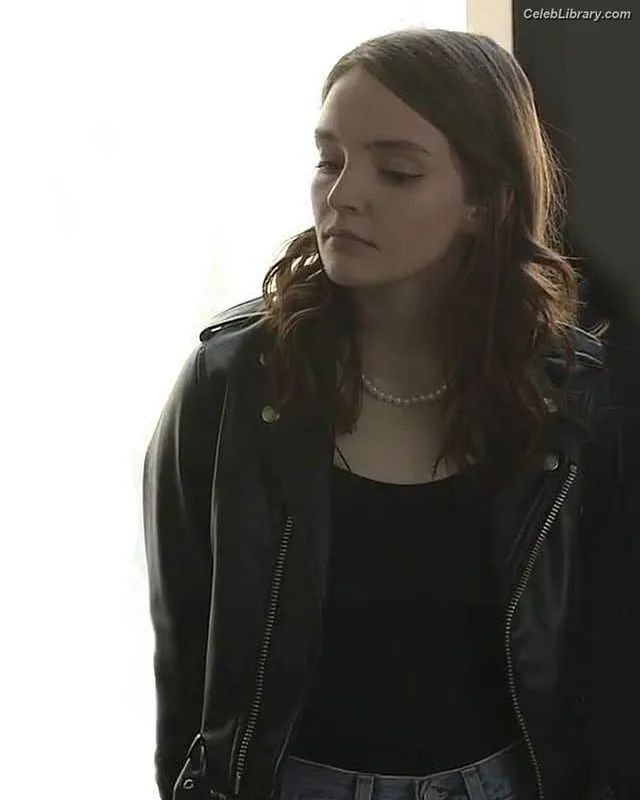 Lauren Mayberry photo 13 of 1227