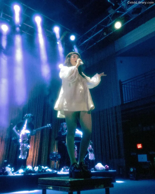 Lauren Mayberry photo 14 of 1227