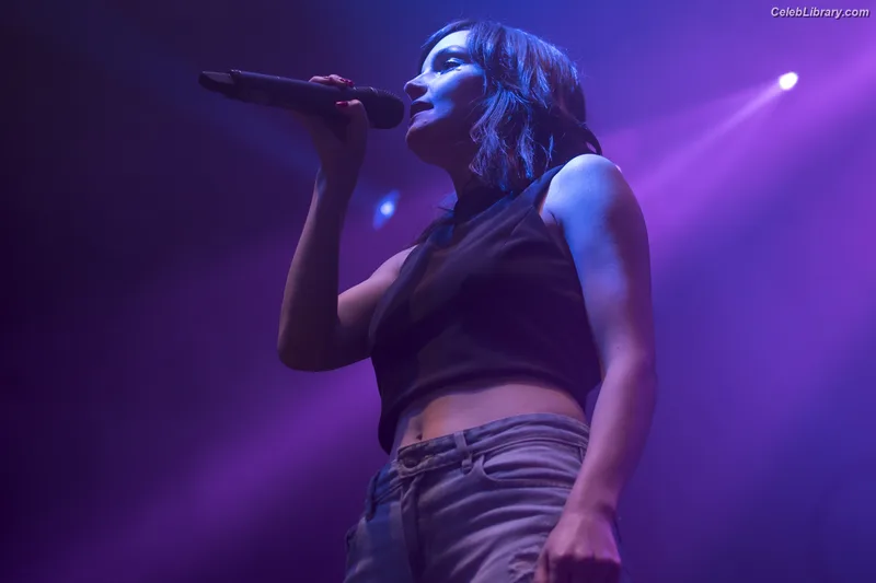 Lauren Mayberry photo 20 of 1227