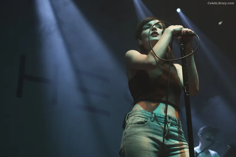 Lauren Mayberry photo 22 of 1227