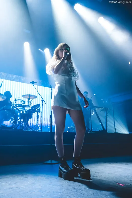 Lauren Mayberry photo 23 of 1227