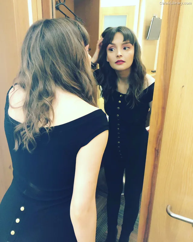 Lauren Mayberry photo 24 of 1227