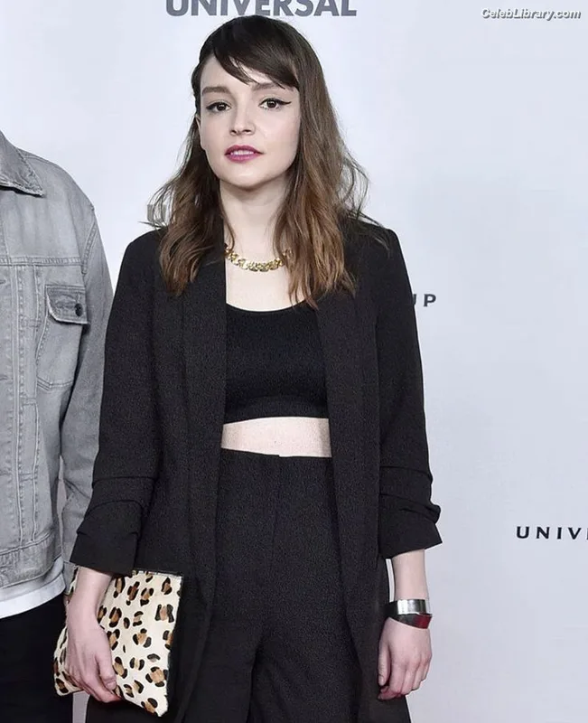 Lauren Mayberry photo 5 of 1227