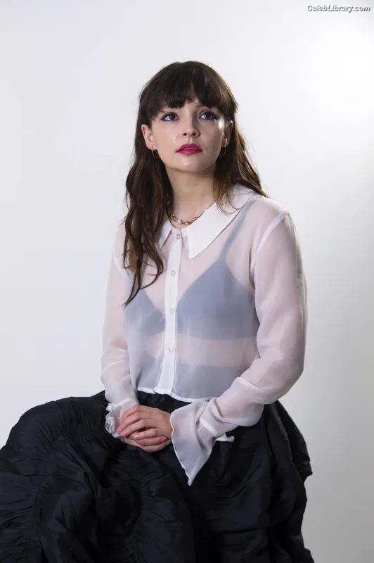 Lauren Mayberry photo 7 of 1227