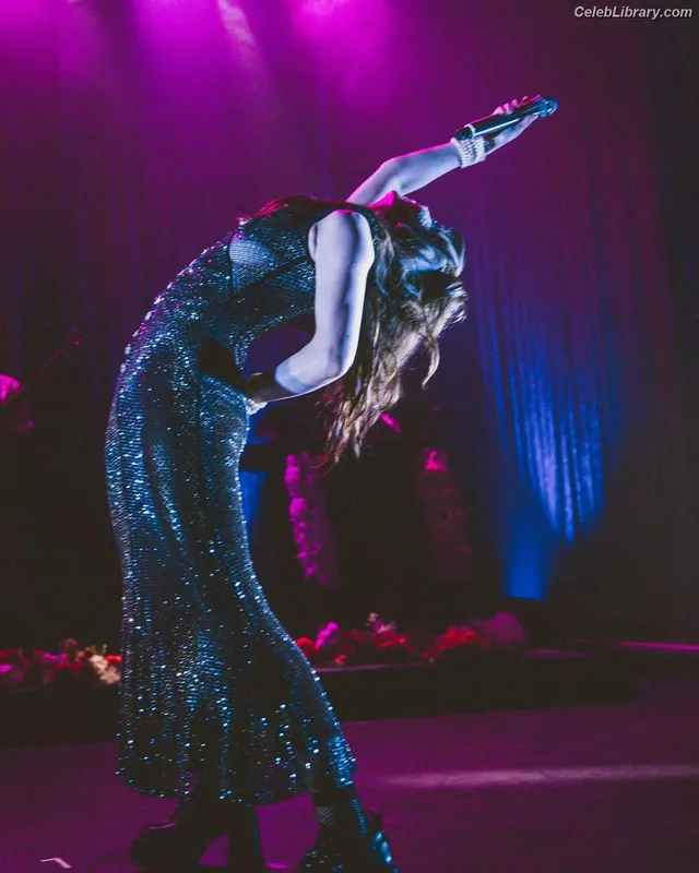 Lauren Mayberry photo 14 of 1227