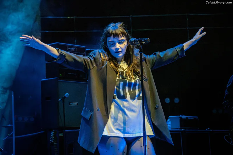 Lauren Mayberry photo 18 of 1227