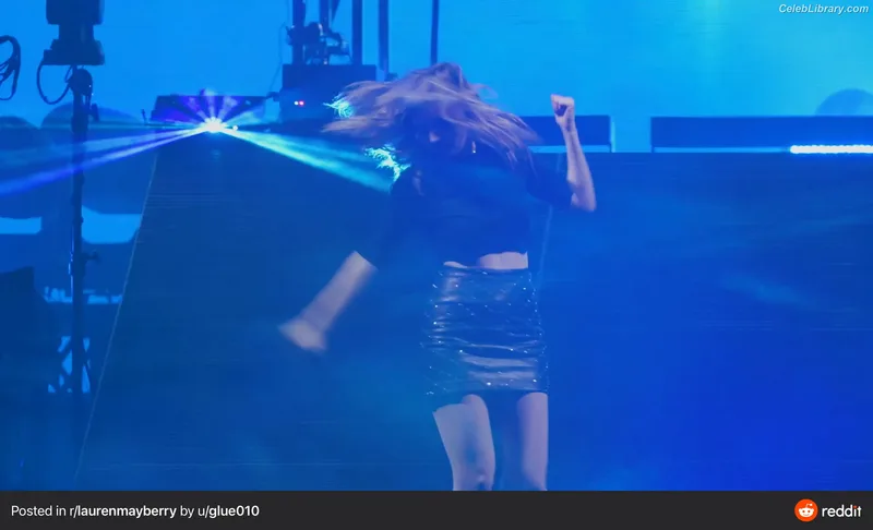 Lauren Mayberry photo 21 of 1227