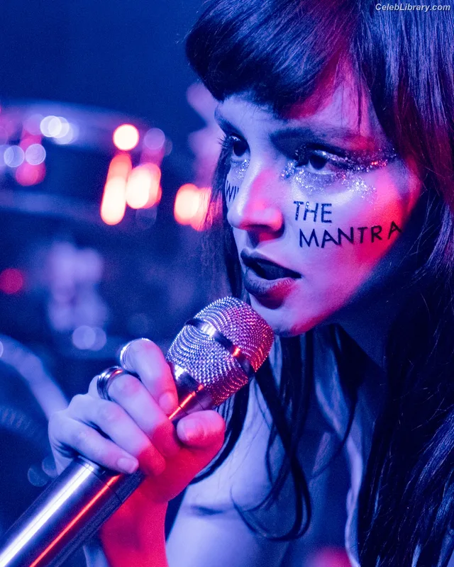 Lauren Mayberry photo 24 of 1227