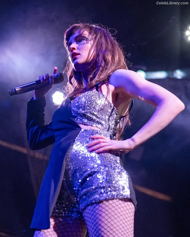 Lauren Mayberry photo 5 of 1227