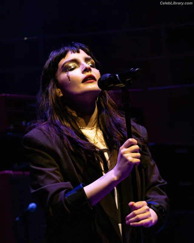Lauren Mayberry photo 13 of 1227