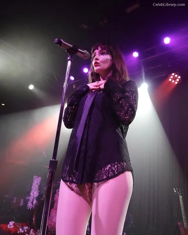 Lauren Mayberry photo 18 of 1227