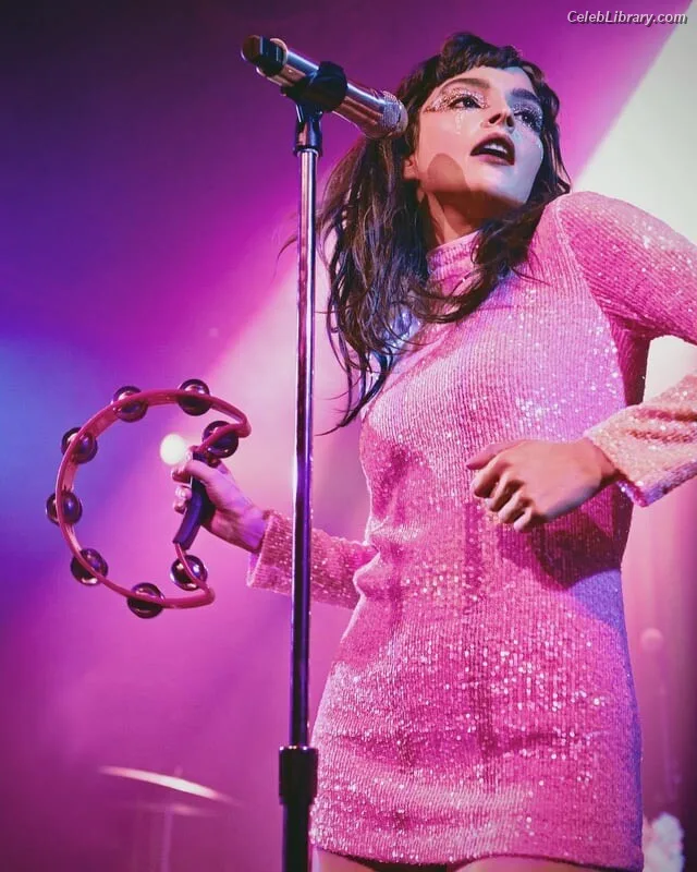 Lauren Mayberry photo 8 of 1227