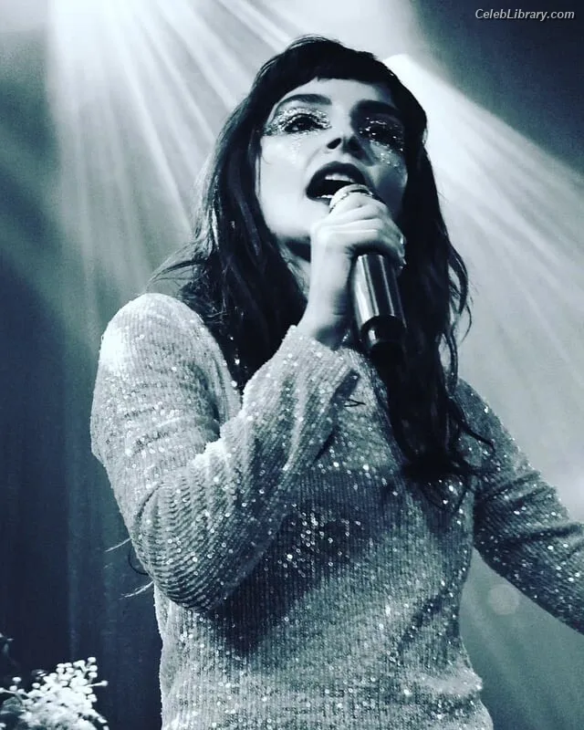 Lauren Mayberry photo 10 of 1227