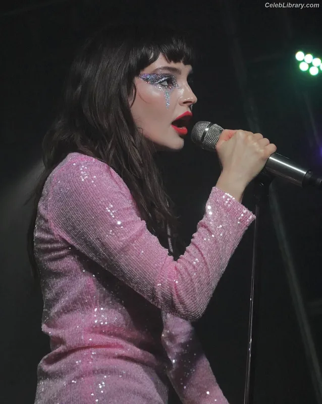 Lauren Mayberry photo 15 of 1227