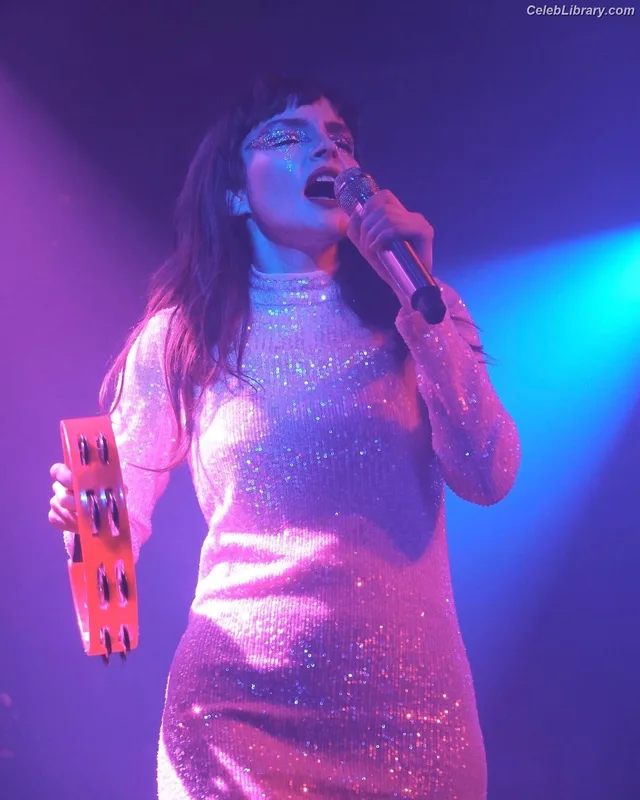 Lauren Mayberry photo 16 of 1227