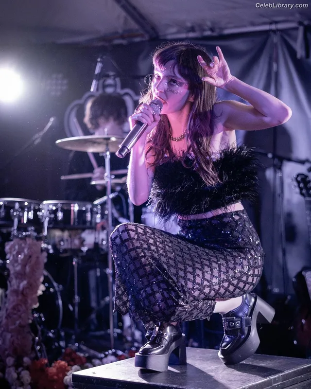 Lauren Mayberry photo 20 of 1227