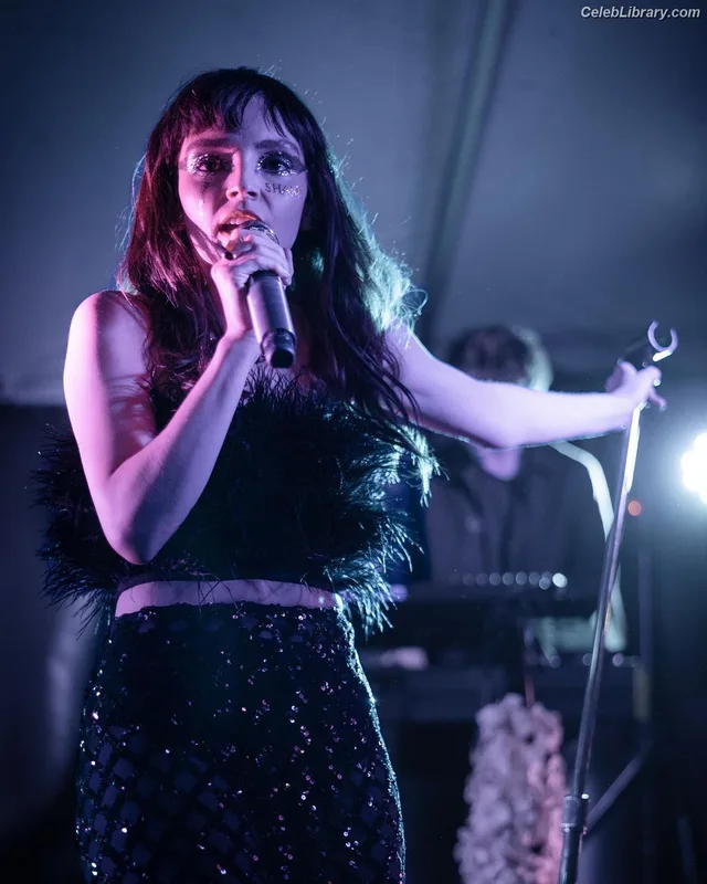 Lauren Mayberry photo 22 of 1227