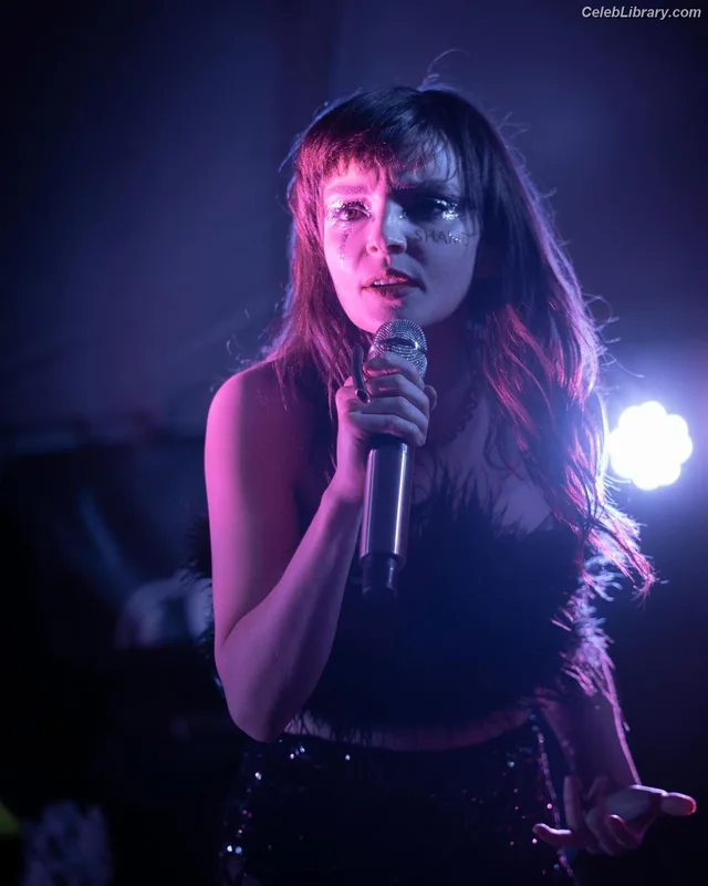 Lauren Mayberry photo 23 of 1227