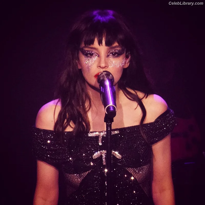 Lauren Mayberry photo 5 of 1227