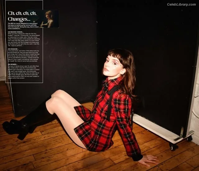 Lauren Mayberry photo 16 of 1227