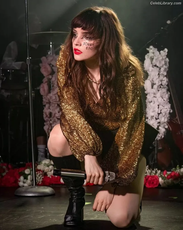 Lauren Mayberry photo 23 of 1227