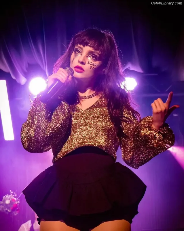 Lauren Mayberry photo 24 of 1227