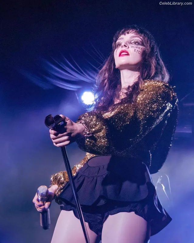 Lauren Mayberry photo 3 of 1227