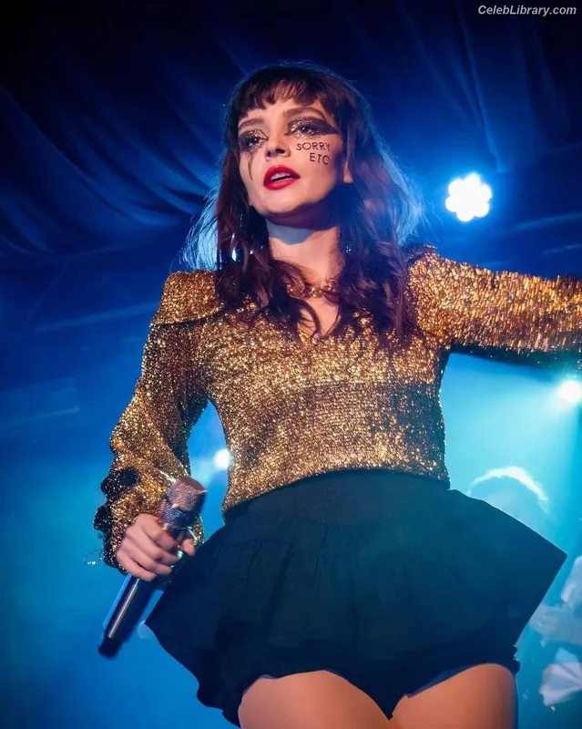 Lauren Mayberry photo 4 of 1227