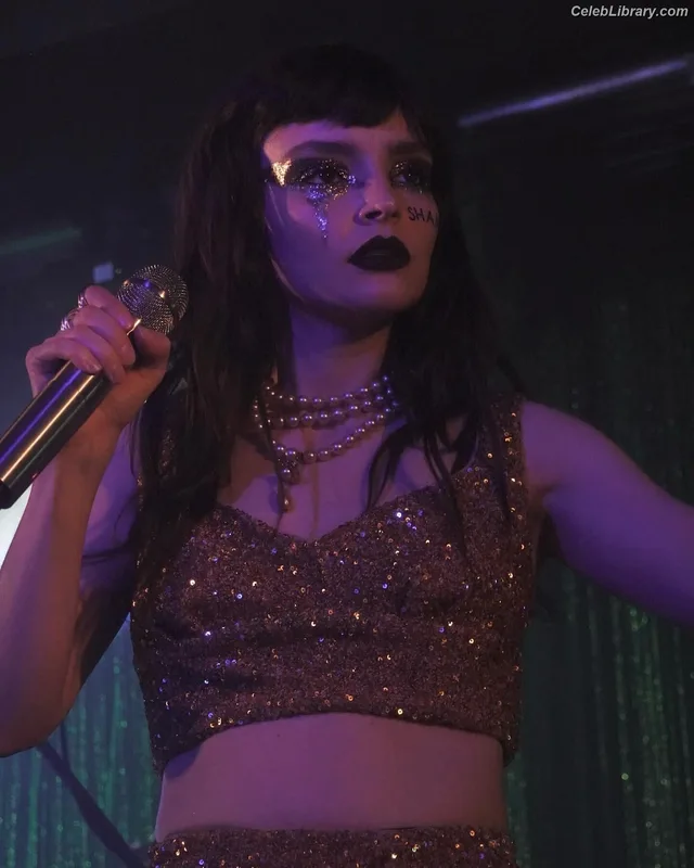 Lauren Mayberry photo 18 of 1227