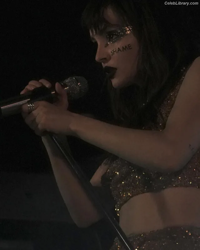 Lauren Mayberry photo 19 of 1227