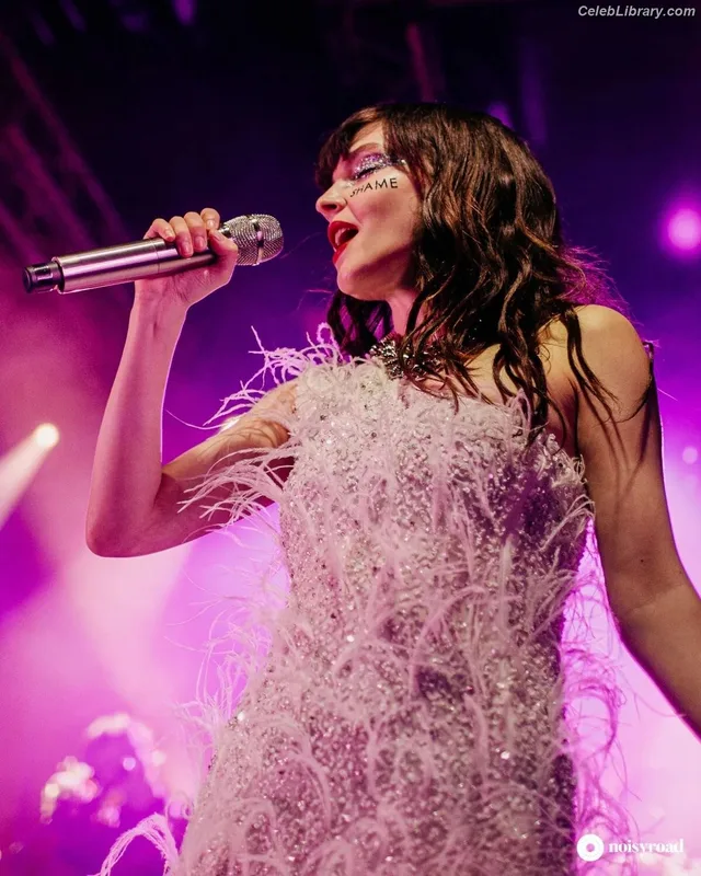 Lauren Mayberry photo 1 of 1227