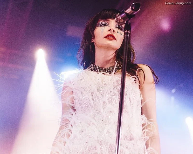 Lauren Mayberry photo 3 of 1227