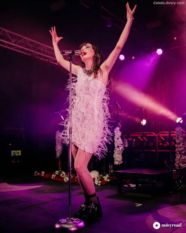 Lauren Mayberry photo 7 of 1227