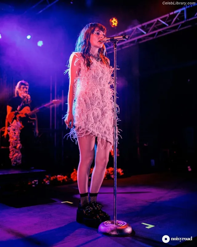Lauren Mayberry photo 8 of 1227