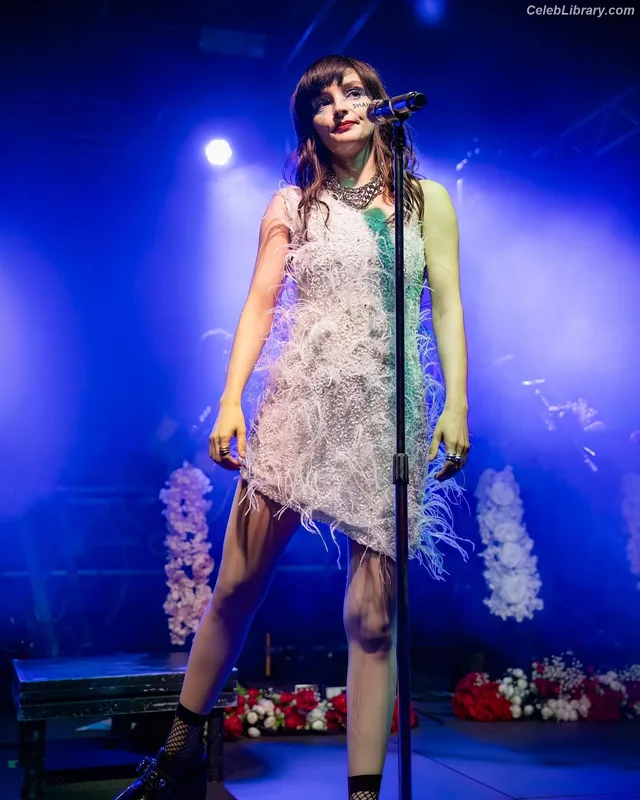 Lauren Mayberry photo 9 of 1227