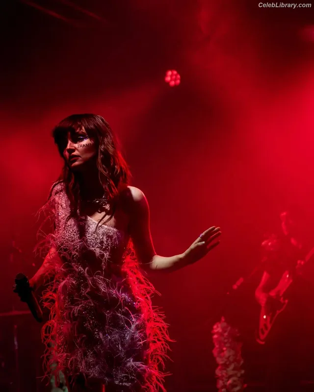 Lauren Mayberry photo 10 of 1227